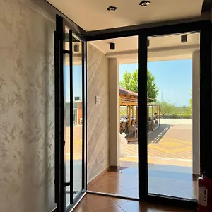 https://hotel-kamberi-a.albaniahotels.org