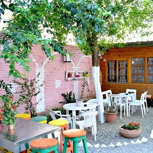 https://zig-zag-hostel.hotels-in-tirana.com